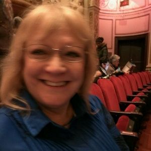 Meet your Posher, Debrs